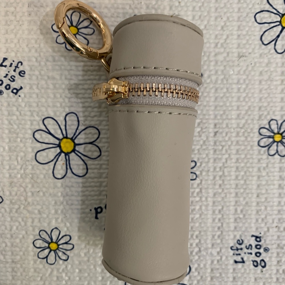 3/$15 Aldo Cream and Gold Keychain bundle - Picture 2 of 6